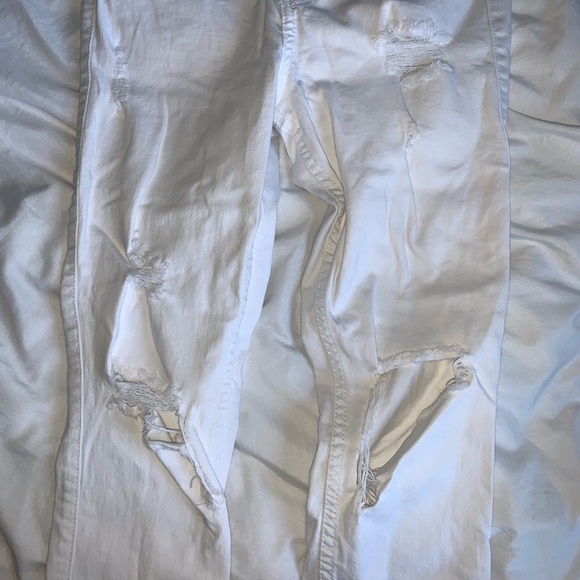 Hollister - Picture 2 of 4